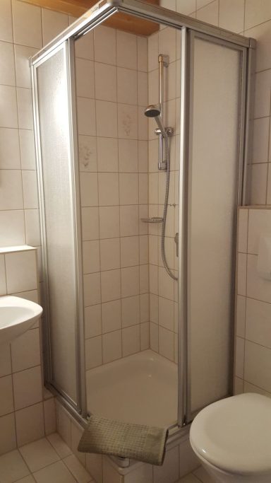 Dusche Erdgeschoss Dusche im Erdgeschoss des Ferienhaus Katharina